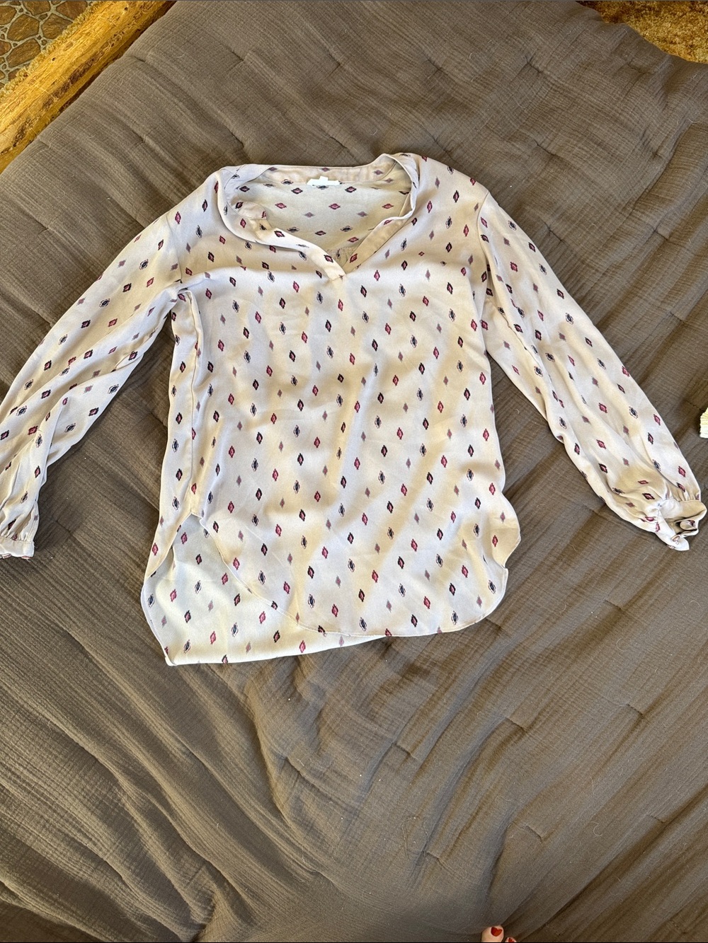 Maurices Light Purple Long-Sleeve V-Neck Blouse with Red Diamond Print